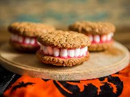 Рецепта Лесни и ефектни сладки / бисквити за Хелоуин